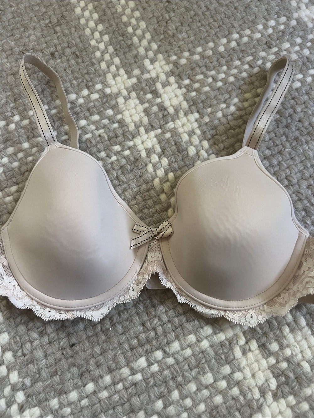 NWT Chantelle Rive Gauche Smooth Lace Trim T-Shirt Bra in Nude 32C Neutral